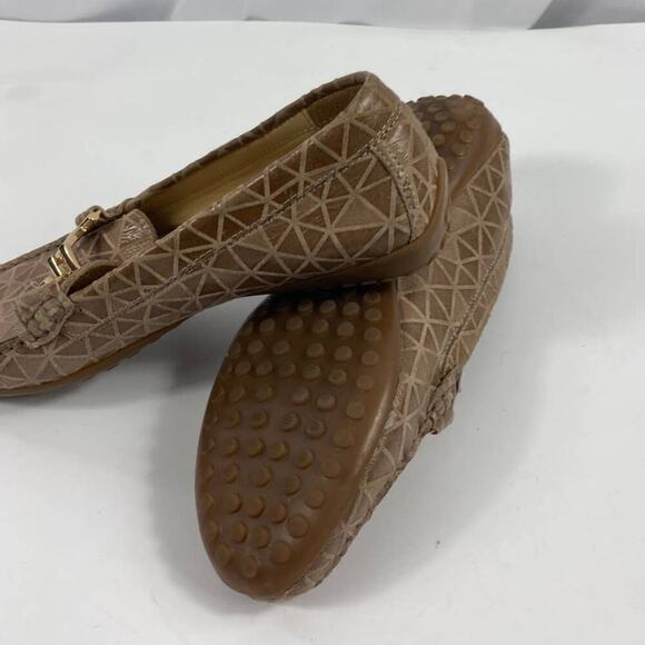 Vaneli Loafers Geometric Triangle Pattern With Gold Clasp buckle Size 6 - Picture 6 of 6